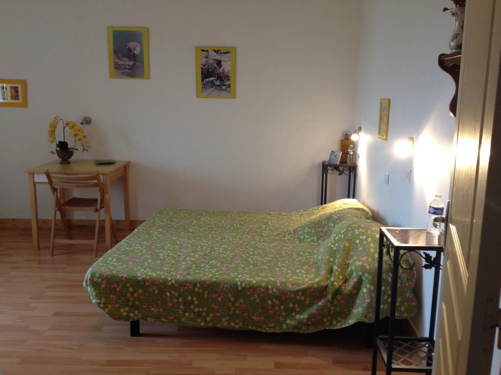 Bed and Breakfast Le Pigeonnier De Quarré Zimmer foto